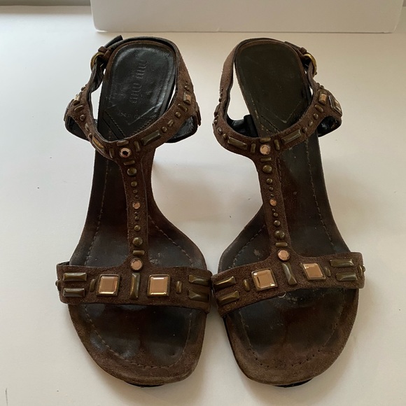 Miu Miu embellished T strap sandals. - Picture 2 of 6